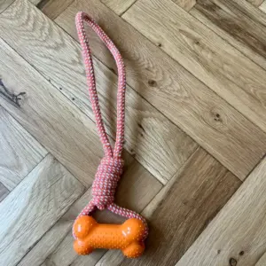 Přetahovadlo pro psy s gumovou kostí a pevným lanem, 31 cm, oranžové